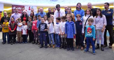 120 de copii au jucat șah alături de Moș Crăciun, la Maritimo - 3