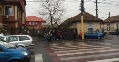 Galerie FOTO. GRAV ACCIDENT RUTIER ÎN CONSTANȚA. MAȘINĂ PROIECTATĂ ÎN ZID! O VICTIMĂ! - 5