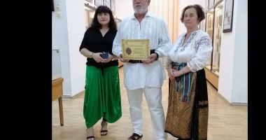 Sculptorul Vasile Moldoveanu dă lecţii despre arta cioplitului în lemn, la Constanţa - 2