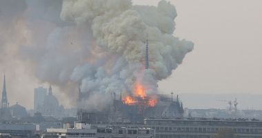 Imagini incredibile! Catedrala Notre-Dame din Paris arde ca o torță - 4
