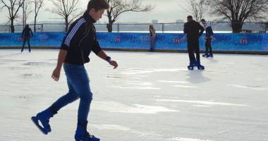 Stire din Politică-Administrație : Până când mai este deschis patinoarul din Constanța