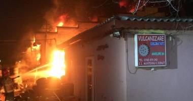 GALERIE FOTO / Incendiu violent la Medgidia - 7