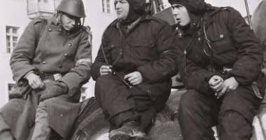 Imagini document / 25 DE ANI DE LA REVOLUȚIE - 22 decembrie 1989: Fuga lui Ceaușescu și zeci de mii de oameni în stradă, sub tiruri de gloanțe - 5
