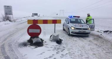 Stire din Eveniment : UPDATE 12.30: Ce drumuri mai sunt închise și ce localități sunt în beznă, la Constanța