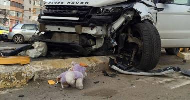 GALERIE FOTO. GRAV ACCIDENT RUTIER LA CONSTANȚA. PIETONI SPULBERAȚI DE PE SCUAR! - 2