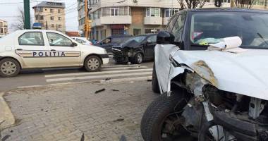 GALERIE FOTO. GRAV ACCIDENT RUTIER ÎN CONSTANȚA. TREI VICTIME, UN SEMAFOR DĂRÂMAT - 3