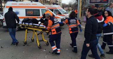 GALERIE FOTO. GRAV ACCIDENT RUTIER LA CONSTANȚA. PIETONI SPULBERAȚI DE PE SCUAR! - 5