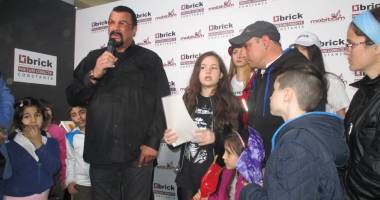 Steven Segal ajută o familie din Cumpăna / Galerie foto - 4