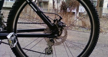 Biciclist german, tâlhărit la drumul mare