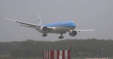 Stire din Eveniment : CLIPE DE PANICĂ! Avion cu sute de pasageri români, aterizare de urgență în Frața