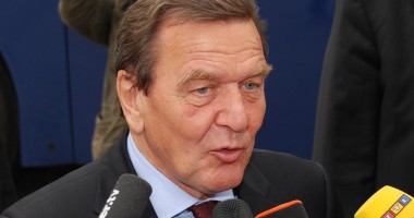 Stire din Actualitate : Schroder apreciază rolul  de leadership european  asumat  de Merkel