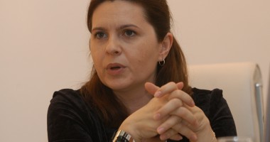 Stire din Politică-Administrație : Adriana Săftoiu a demisionat din Parlament