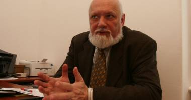 Stire din Politică-Administrație : Gelu Voican Voiculescu, audiat în dosarul "Mineriada"
