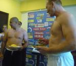 Stire din Sport : Tolea Ciumac și adversarul său bulgar de la "Bătălia Balcanilor" au făcut schimb de mămăligă și castraveți