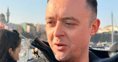 Curajoșii se pregătesc să sară în apă, în Portul Turistic Tomis din Constanța - 3