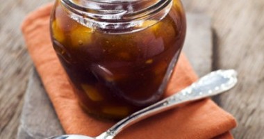 Dulceață de nuci verzi