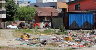 O șatră terorizează un întreg cartier al Constanței! PE EI NU-I MUTĂ NIMENI? - 2