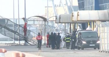 Marinarii ucraineni salvați de pe cargoul scufundat au ajuns în portul Constanța - 1