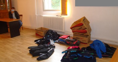Stire din Eveniment : Treninguri și pantofi sport, confiscați de polițiștii de frontieră