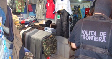 Stire din Eveniment : Haine sport contrafăcute, confiscate de Garda de Coastă