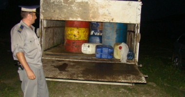Galerie FOTO. Peste o tonă de motorină, confiscată de Garda de Coastă - 4
