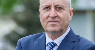 Stire din Politică-Administrație : Reorganizarea transportului  cu maxi-taxi, la mâna Consiliului Local. Ce  a propus Tudorel Chesoi