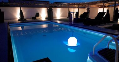Stire din Eveniment : Băiețel de doi ani la un pas de înec la piscina unui hotel din Mamaia