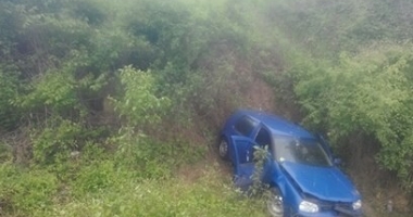 UPDATE. ACCIDENT RUTIER GRAV în apropierea Mănăstirii Dervent. Elicopterul SMURD solicitat, după ce o mașină a căzut într-o râpă - 2