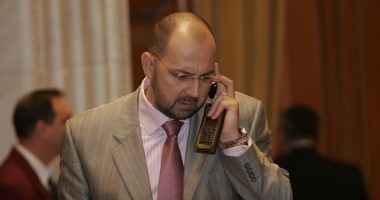 Stire din Politică-Administrație : Kelemen Hunor DEMISIONEAZĂ