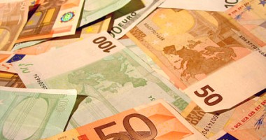 Stire din Economie : Euro rămâne pe loc