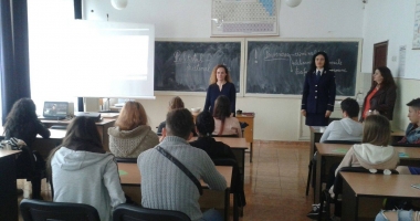 Elevii din Constanța, față în față cu polițiștii - 2