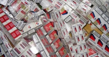 Stire din Eveniment : 5.000 de pachete de țigări de contrabandă și doi cetățeni români, reținuți