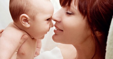 Indemnizația pentru creșterea copilului ar putea reveni la 85%, din septembrie