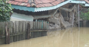 Stire din Cultură-Educație : Șeful de la Apele Române, în concediu. Ponta cere DESTITUIREA lui
