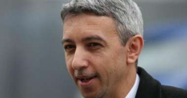 Stire din Eveniment : Dan Diaconescu a părăsit România, plecând spre München