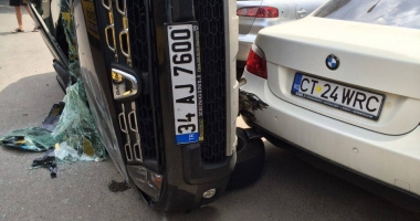 GALERIE FOTO. ACCIDENT RUTIER SPECTACULOS LA CONSTANȚA. O MAȘINĂ S-A RĂSTURNAT, ÎN ZONA DACIA - 2