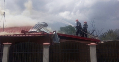 GALERIE FOTO ȘI VIDEO. INCENDIU DE PROPORȚII LA CONSTANȚA. CASĂ MISTUITĂ DE FLĂCĂRI. DOUĂ VICTIME - 5