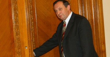 Stire din Politică-Administrație : Deputatul Ion Stan rămâne cu interdicția de a părăsi țara