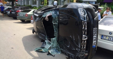 GALERIE FOTO. ACCIDENT RUTIER SPECTACULOS LA CONSTANȚA. O MAȘINĂ S-A RĂSTURNAT, ÎN ZONA DACIA - 4