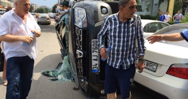GALERIE FOTO. ACCIDENT RUTIER SPECTACULOS LA CONSTANȚA. O MAȘINĂ S-A RĂSTURNAT, ÎN ZONA DACIA - 5