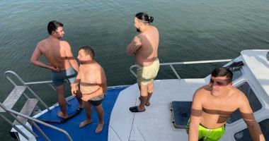 Galerie foto / Boboteaza, la Medgidia. Patru temerari, gata să sară după cruce, în Dunăre - 2