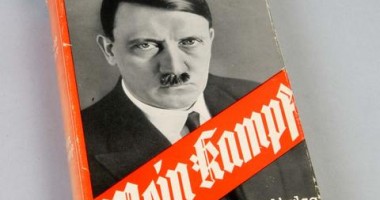 Stire din Actualitate : Un exemplar din "Mein Kampf", scos la licitație. Au apărut și primele proteste
