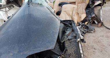 Imagini șocante. CARNAGIU CU TREI MORȚI, după ce un tânăr s-a izbit cu BMW-ul "de Bulgaria" într-un microbuz - 2