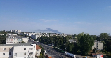Galerie foto și video / UPDATE. INCENDIU MISTUITOR la LUMINA. Fumul se vede din Constanța! PERICOL MARE DE EXPLOZIE - 8