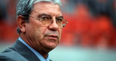 Stire din Sport : Emeric Ienei, internat de urgență. Va fi operat pe inimă.