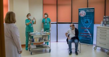 Stire din Eveniment : GALERIE FOTO / Traian Băsescu s-a vaccinat