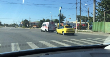 CUM AȘTEAPTĂ ȘMECHERII CU MAXI TAXI LA SEMAFOR - 2