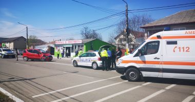 GALERIE FOTO / Accident în fața Poliției Valu lui Traian. O femeie a fost rănită! - 2