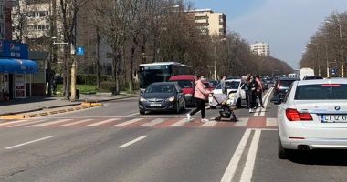 GALERIE FOTO / Accident rutier pe o arteră importantă a Constanței. O femeie a fost rănită - 3