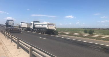 FOTO. TRAFIC RESTRICȚIONAT pe Autostrada A4. TREI CAMIOANE implicate într-un accident! - 2